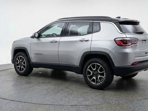 Used 2025 Jeep Compass Trailhawk image 6