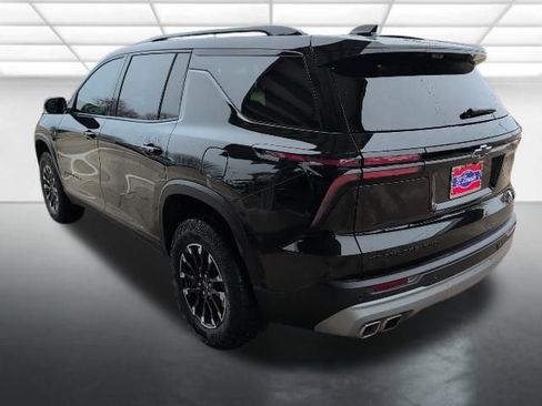 Used 2024 Chevrolet Traverse Z71 w/ Enhanced Driving Package image 2