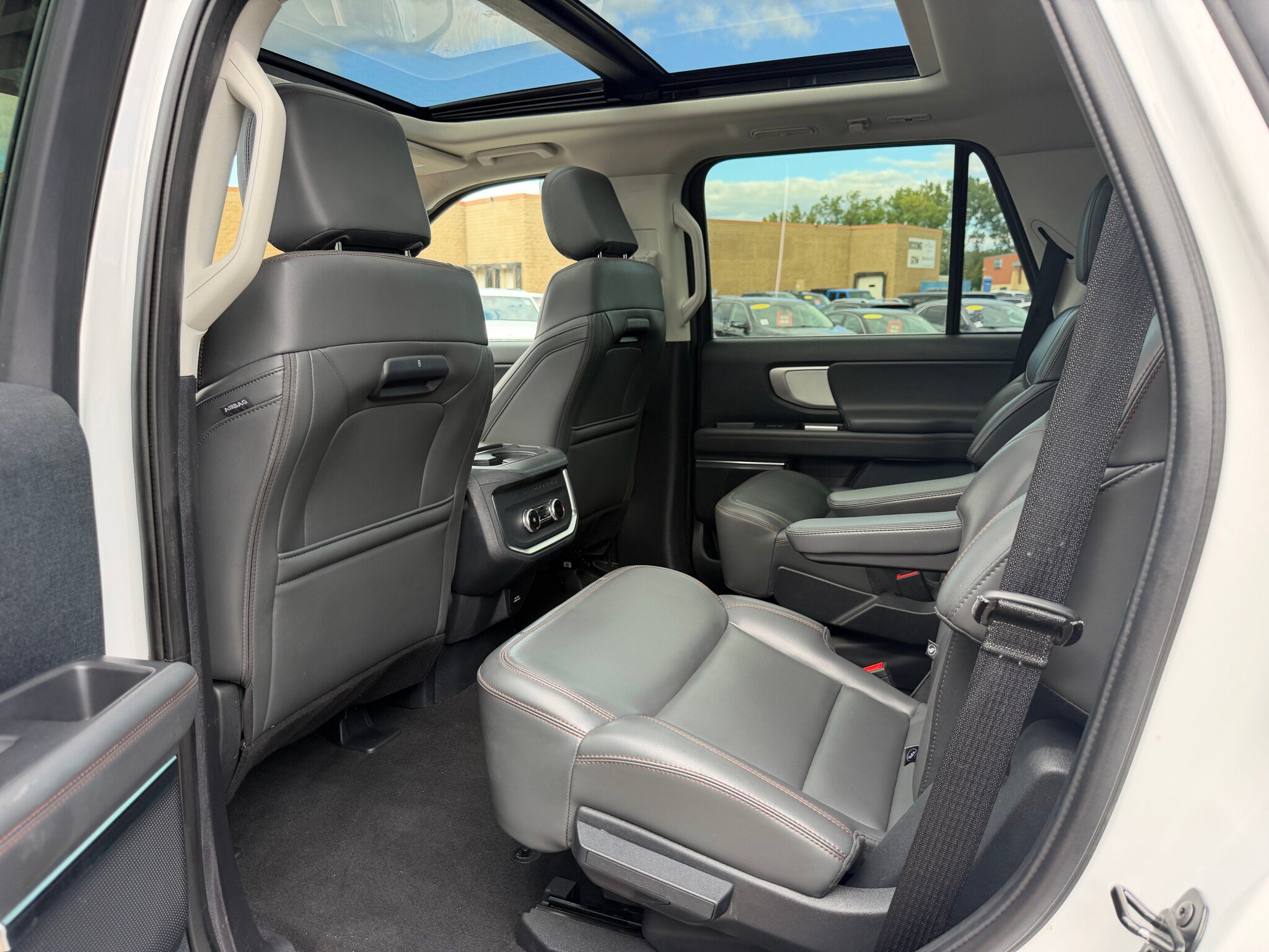 Used 2025 Ford Expedition Active AWD/4WD image 8