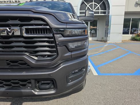 Used 2025 RAM 3500 Big Horn AWD/4WD image 10
