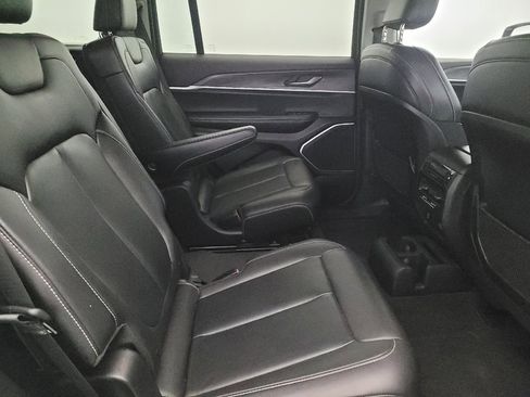 Used 2022 Jeep Grand Cherokee L Limited image 19