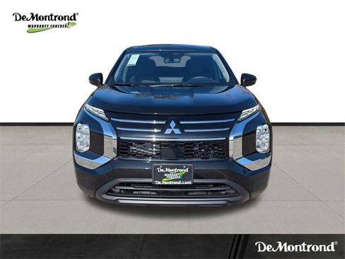 New 2026 Mitsubishi Outlander ES image 2