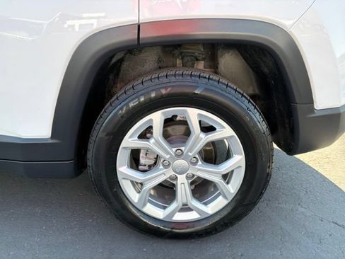 Used 2024 Jeep Compass Latitude AWD/4WD image 11