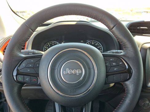 Certified 2022 Jeep Renegade Trailhawk AWD/4WD image 19