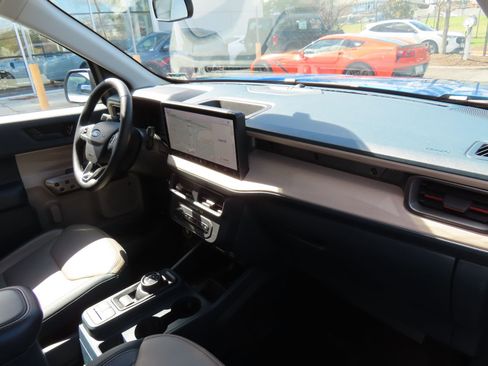 Used 2025 Ford Maverick Lariat w/ 4K Tow Package image 16