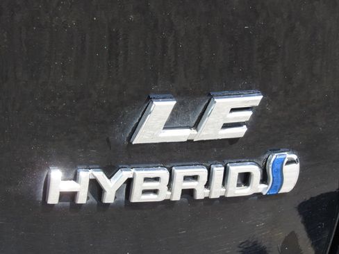 Certified 2021 Toyota RAV4 LE AWD/4WD image 8