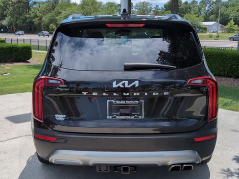 Used 2022 Kia Telluride EX w/ EX Premium Package FWD image 9