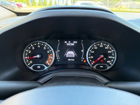 Used 2023 Jeep Renegade Latitude AWD/4WD image 9