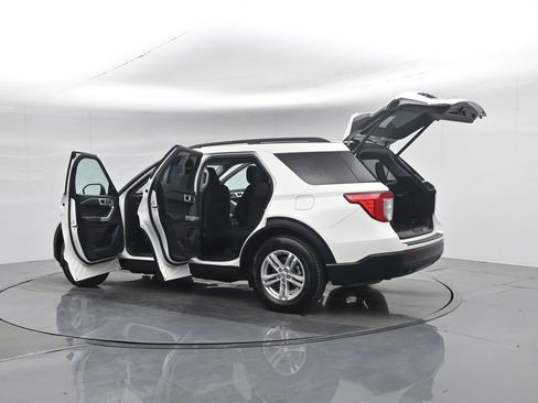 Used 2022 Ford Explorer XLT image 40