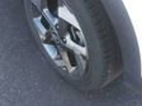 Used 2025 Hyundai Venue SEL image 6