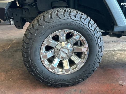 Used 2016 Jeep Wrangler Unlimited Rubicon w/ Connectivity Group image 6