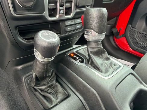 Used 2023 Jeep Wrangler Unlimited Sport AWD/4WD image 32