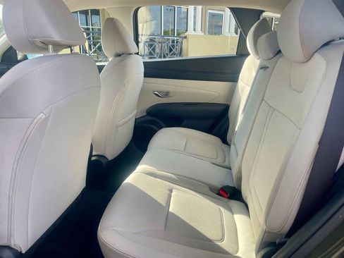 Used 2025 Hyundai Tucson SE image 10