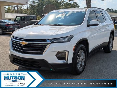 Used 2022 Chevrolet Traverse LT image 2