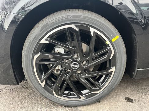 New 2026 Nissan Sentra SR w/ SR Premium Package FWD image 9