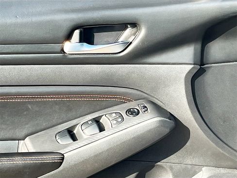 Used 2022 Nissan Altima 2.5 SR w/ Midnight Edition Package image 17