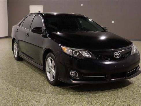 Used 2012 Toyota Camry SE image 1