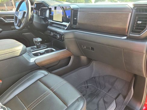 Used 2024 Chevrolet Silverado 1500 High Country w/ High Country Premium Package AWD/4WD image 8