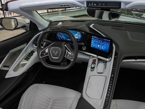 Used 2024 Chevrolet Corvette Stingray Premium Conv w/ Z51 Performance Package RWD image 16