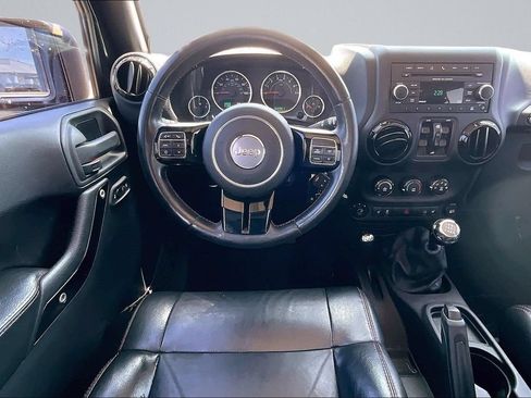 Used 2012 Jeep Wrangler Unlimited Sahara AWD/4WD image 5