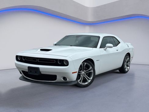 Used 2020 Dodge Challenger R/T RWD image 2