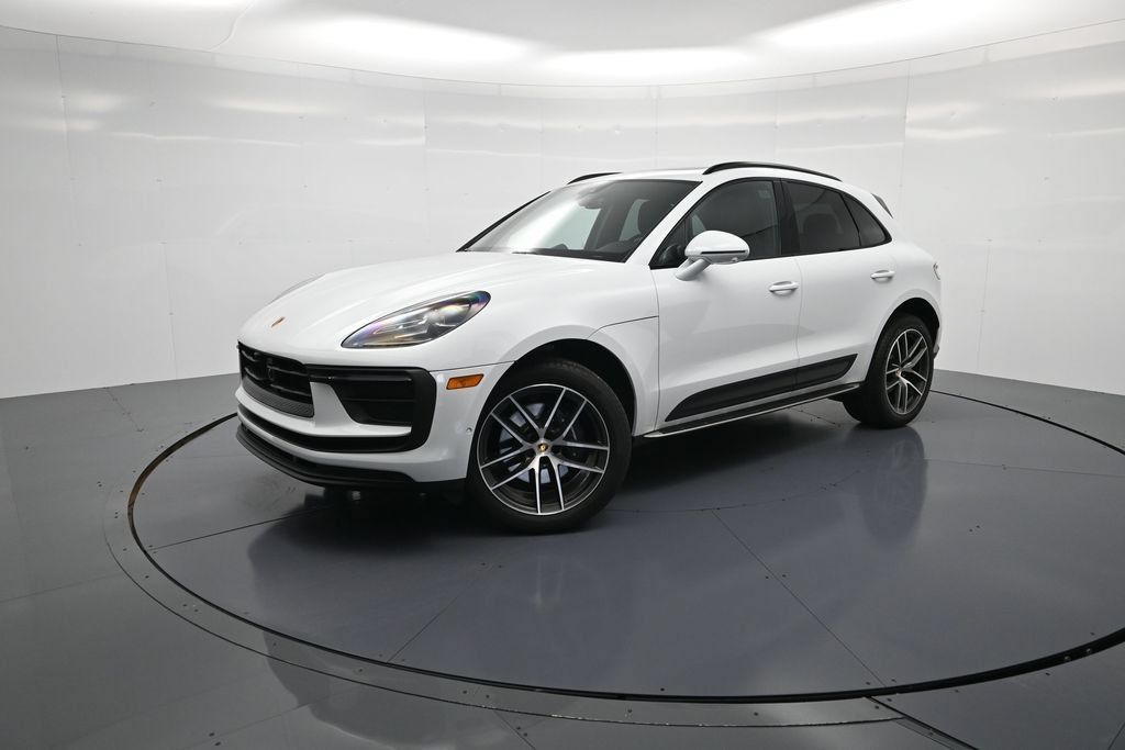 Used 2026 Porsche Macan Turbo AWD/4WD image 32