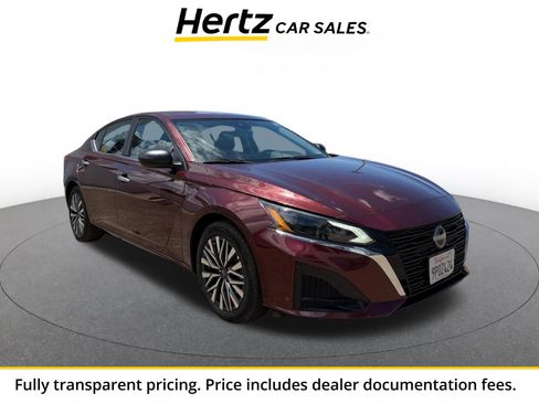 Used 2025 Nissan Altima 2.5 SV FWD image 1