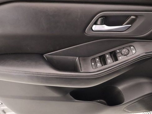 Used 2024 Nissan Rogue SV image 14