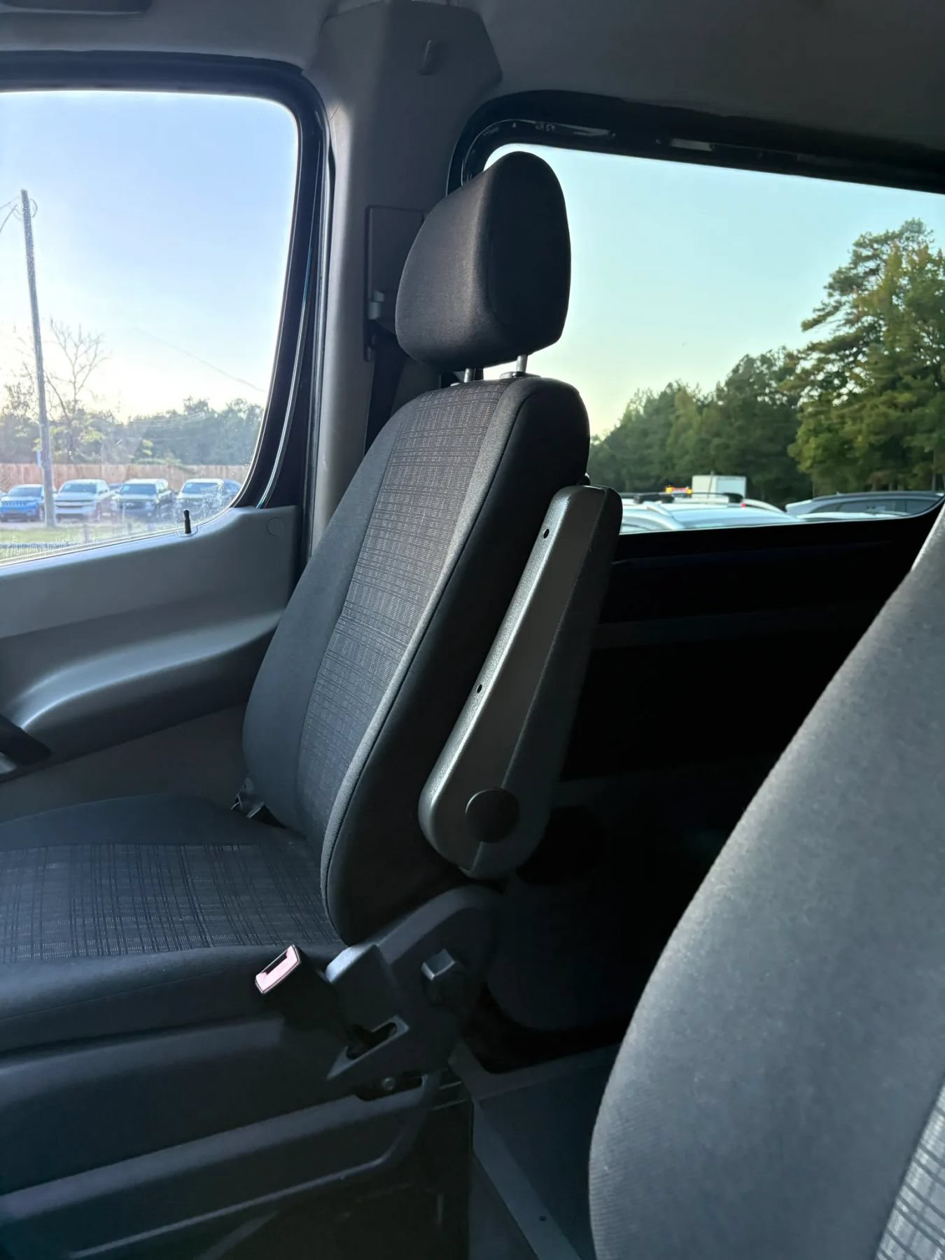 Used 2015 Mercedes-Benz Sprinter 2500 image 11