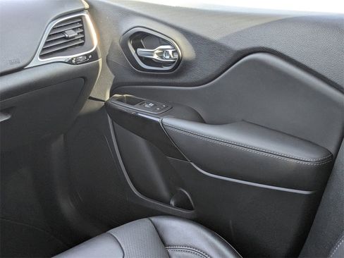 Used 2023 Jeep Cherokee Altitude Lux image 14