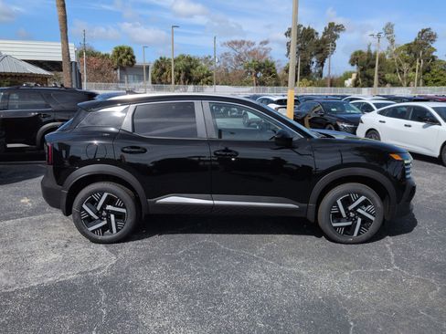 New 2026 Nissan Kicks SV FWD image 3