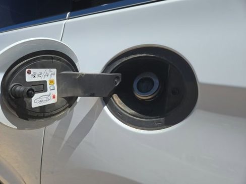 Used 2024 Chrysler Pacifica Select image 8