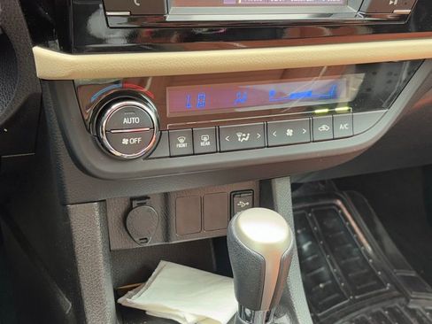 Used 2015 Toyota Corolla LE image 10