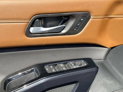 New 2026 Nissan Pathfinder Platinum FWD image 18