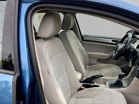 Used 2016 Volkswagen Golf S FWD image 29