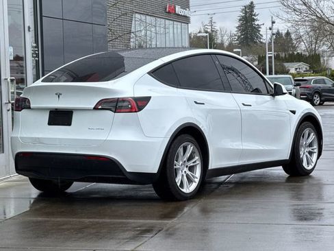 Used 2021 Tesla Model Y Long Range AWD/4WD image 3