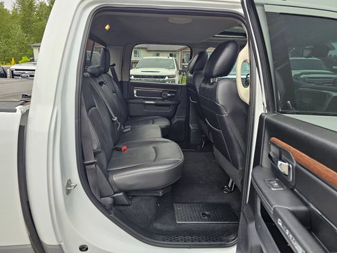 Used 2018 RAM 1500 Laramie AWD/4WD image 32