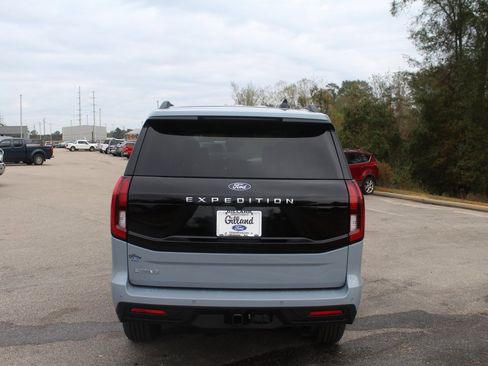 New 2025 Ford Expedition Active image 12