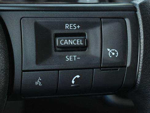 Used 2023 Nissan Rogue S AWD/4WD image 18