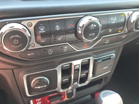 Used 2023 Jeep Gladiator Mojave w/ Cold Weather Group AWD/4WD image 19