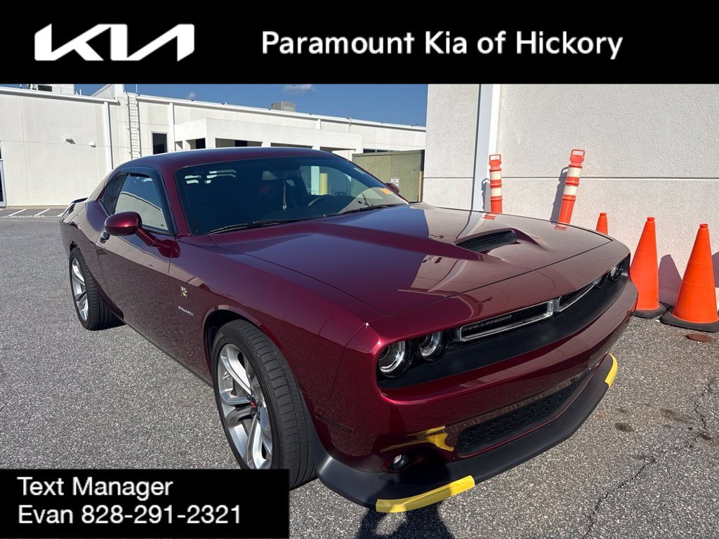 Used 2022 Dodge Challenger R/T w/ Driver Convenience Group RWD image 2