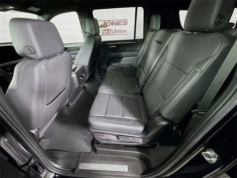 Used 2025 Chevrolet Suburban LT w/ Comfort Package image 26