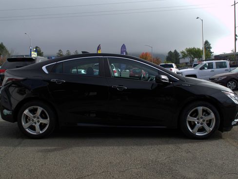 Used 2017 Chevrolet Volt LT w/ Comfort Package image 2