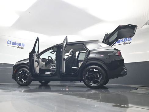 New 2026 Kia Sportage EX w/ EX Panorama Roof Package FWD image 63