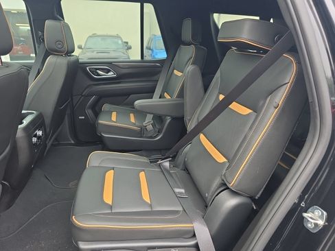 Used 2024 GMC Yukon AT4 w/ Technology Package AWD/4WD image 9