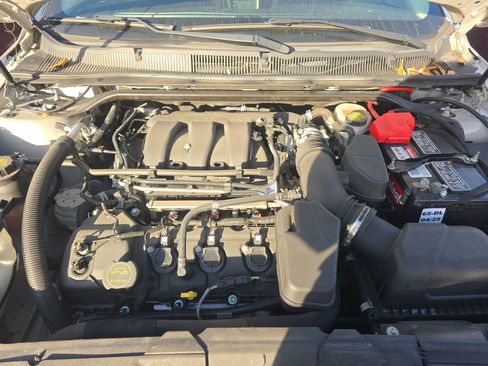 Used 2018 Ford Taurus SE image 15