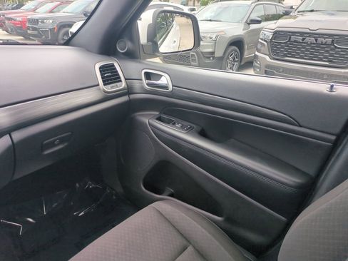 Used 2021 Jeep Grand Cherokee Laredo AWD/4WD image 18
