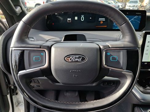 Used 2025 Ford Expedition Max Platinum w/ Stealth Appearance Package image 22