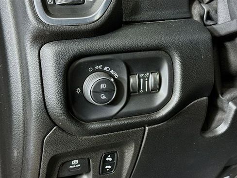 Used 2019 RAM 1500 Laramie image 12