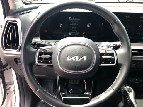 Used 2024 Kia Sorento S AWD/4WD image 9